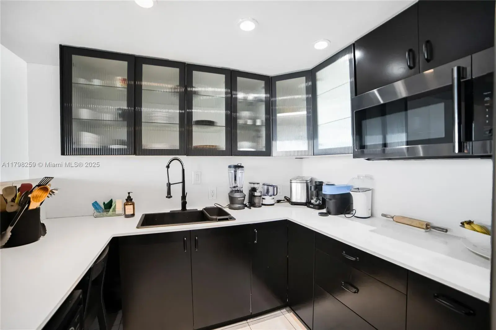 100 Bayview Dr # 1502, Sunny Isles Beach FL 33160