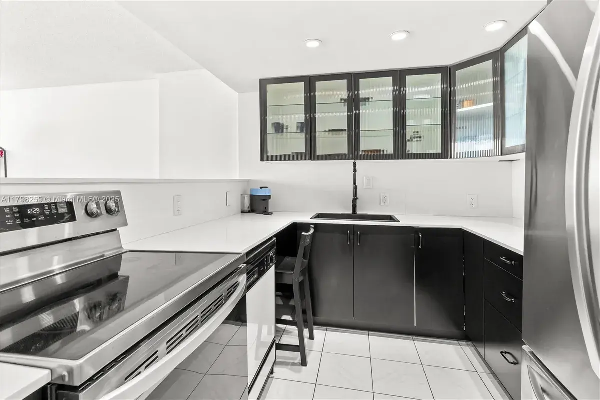 100 Bayview Dr # 1502, Sunny Isles Beach FL 33160
