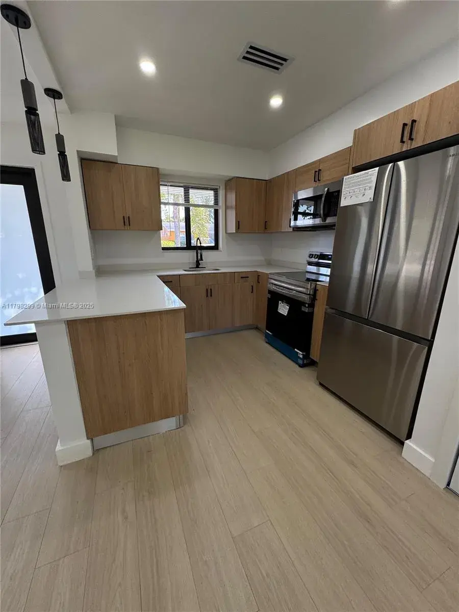 421 SW 11th Ave, Hallandale Beach FL 33009