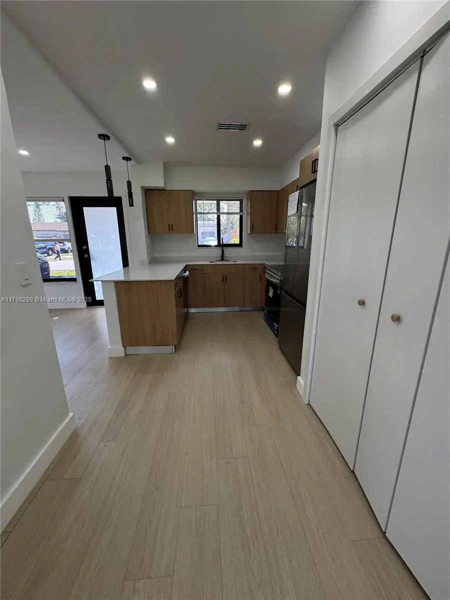 421 SW 11th Ave, Hallandale Beach FL 33009