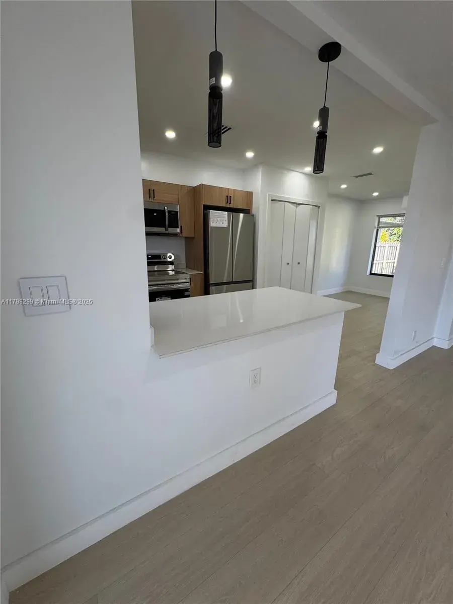 421 SW 11th Ave, Hallandale Beach FL 33009