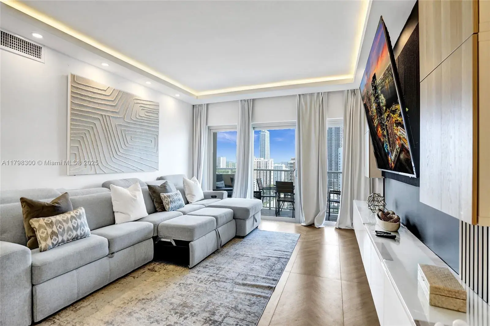 1980 S Ocean Dr # 19H, Hallandale Beach FL 33009