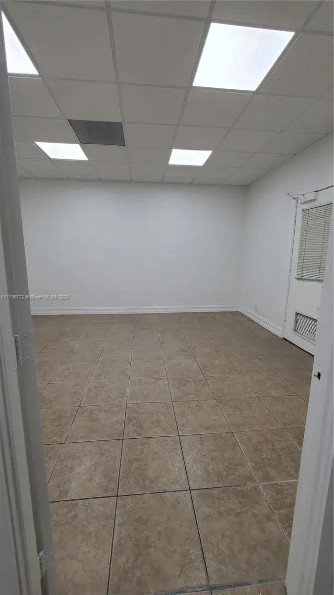 7570 NW 14th St, Miami FL 33126 photo 4