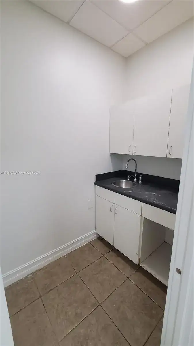 7570 NW 14th St, Miami FL 33126 photo 5