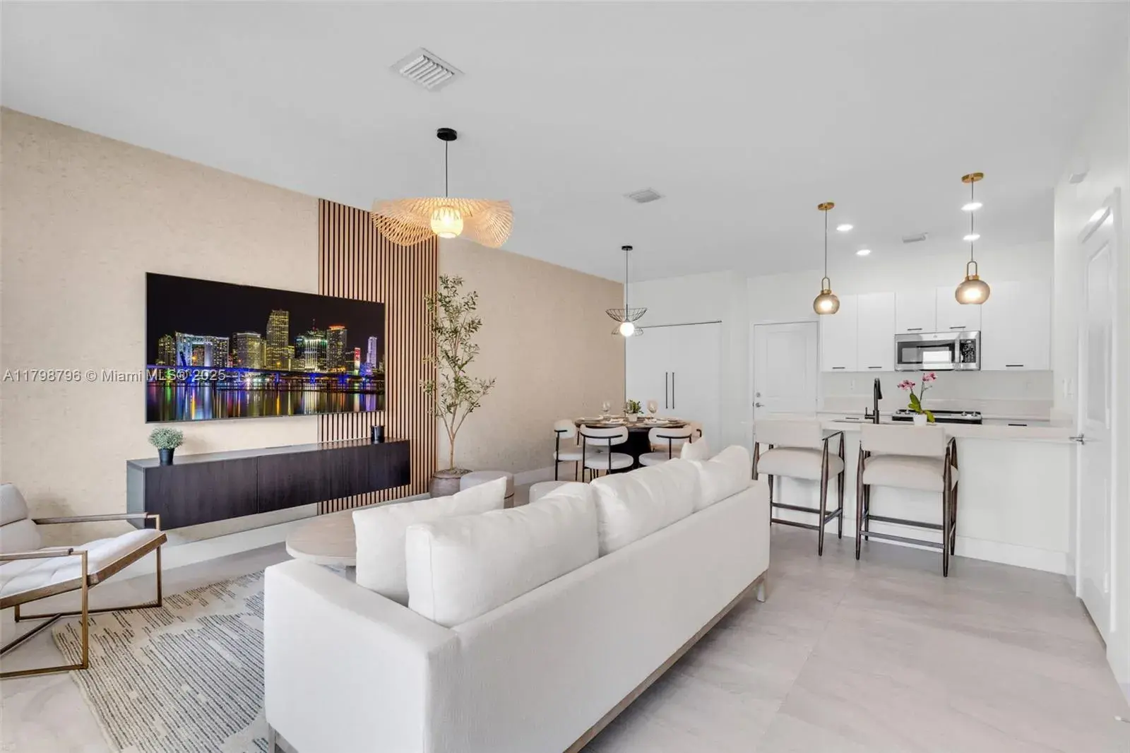4233 NW 83rd Path, Doral FL 33166