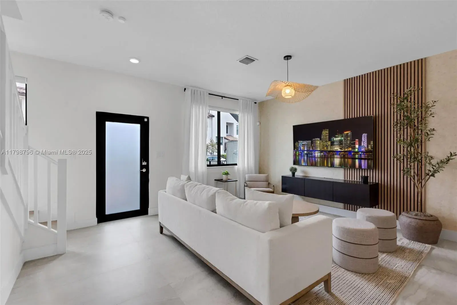 4233 NW 83rd Path, Doral FL 33166