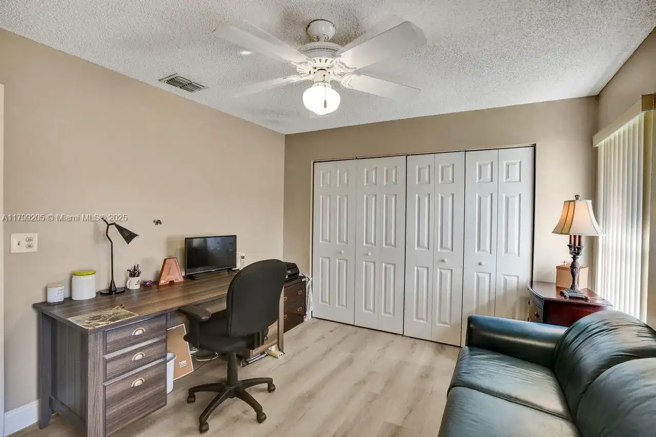 1930 W Oak Knoll Cir, Davie FL 33324 photo 5