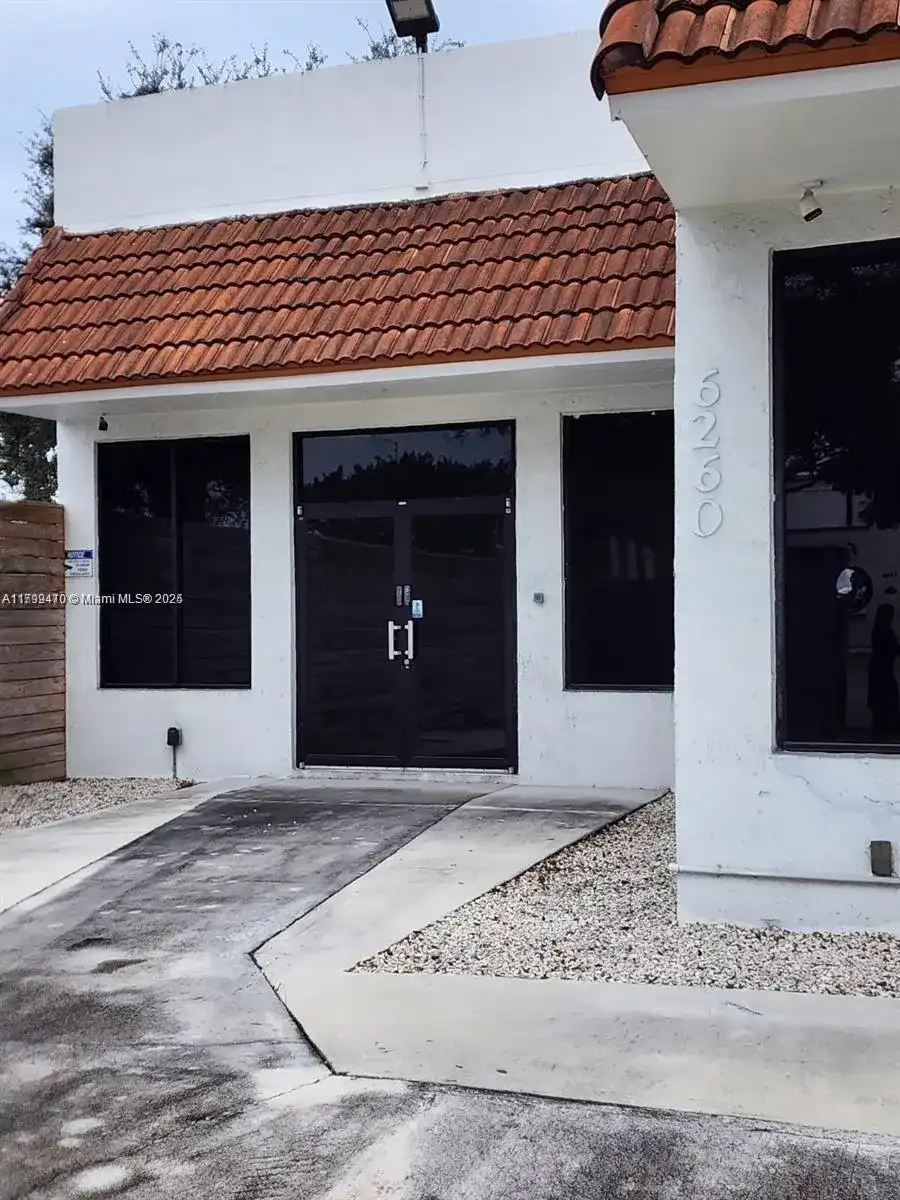 6260 Johnson St, Hollywood FL 33024