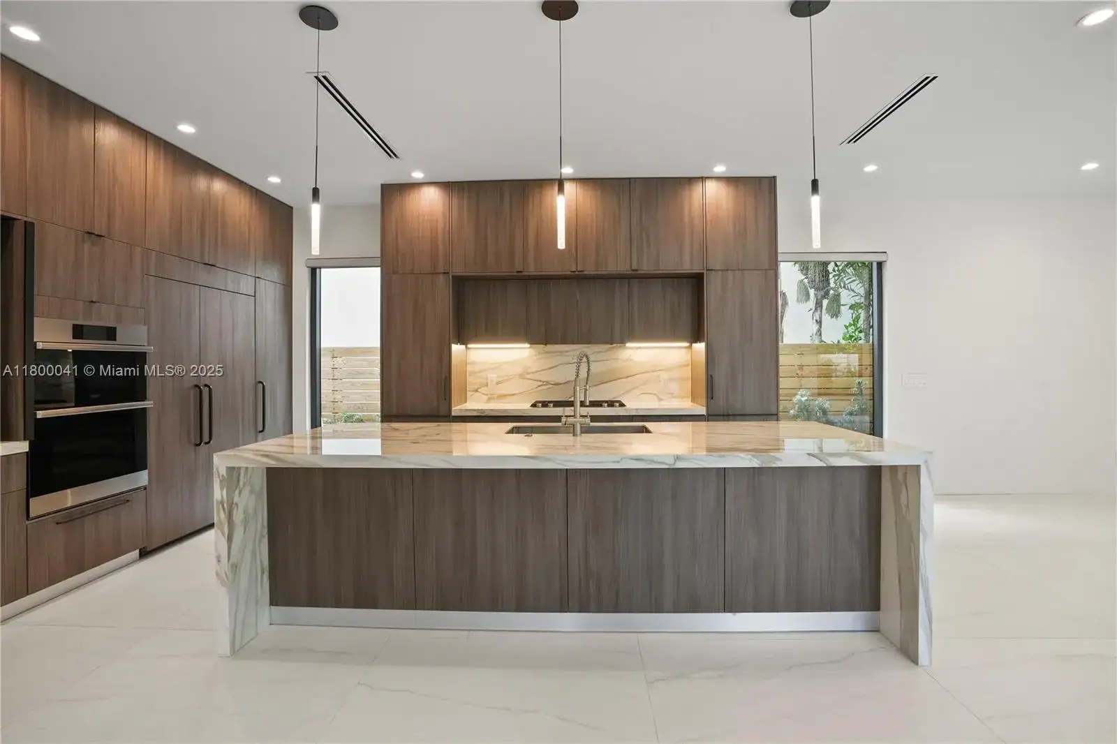 739 NE 17th Way, Fort Lauderdale FL 33304 photo 3