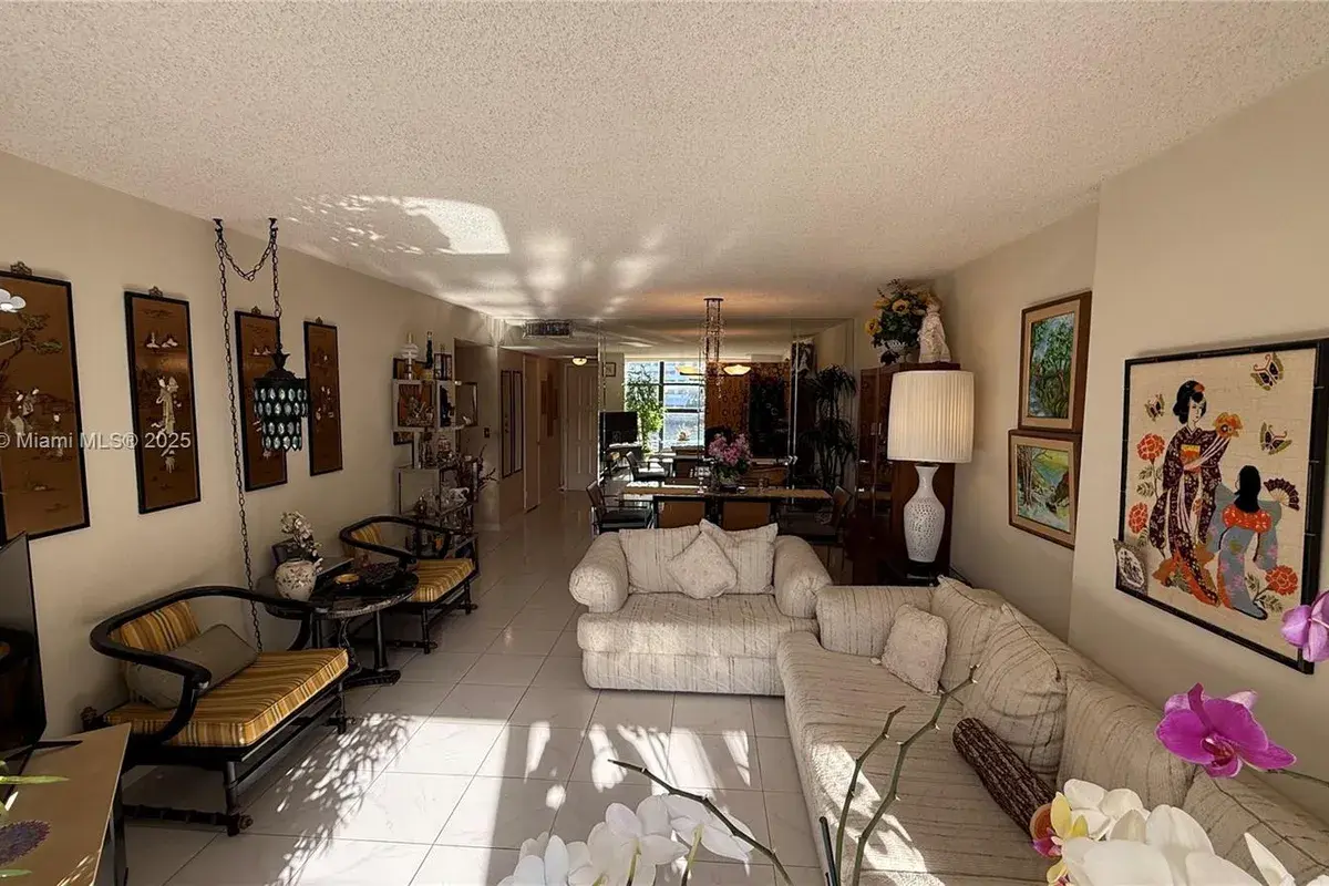 400 Leslie Dr # 326, Hallandale Beach FL 33009