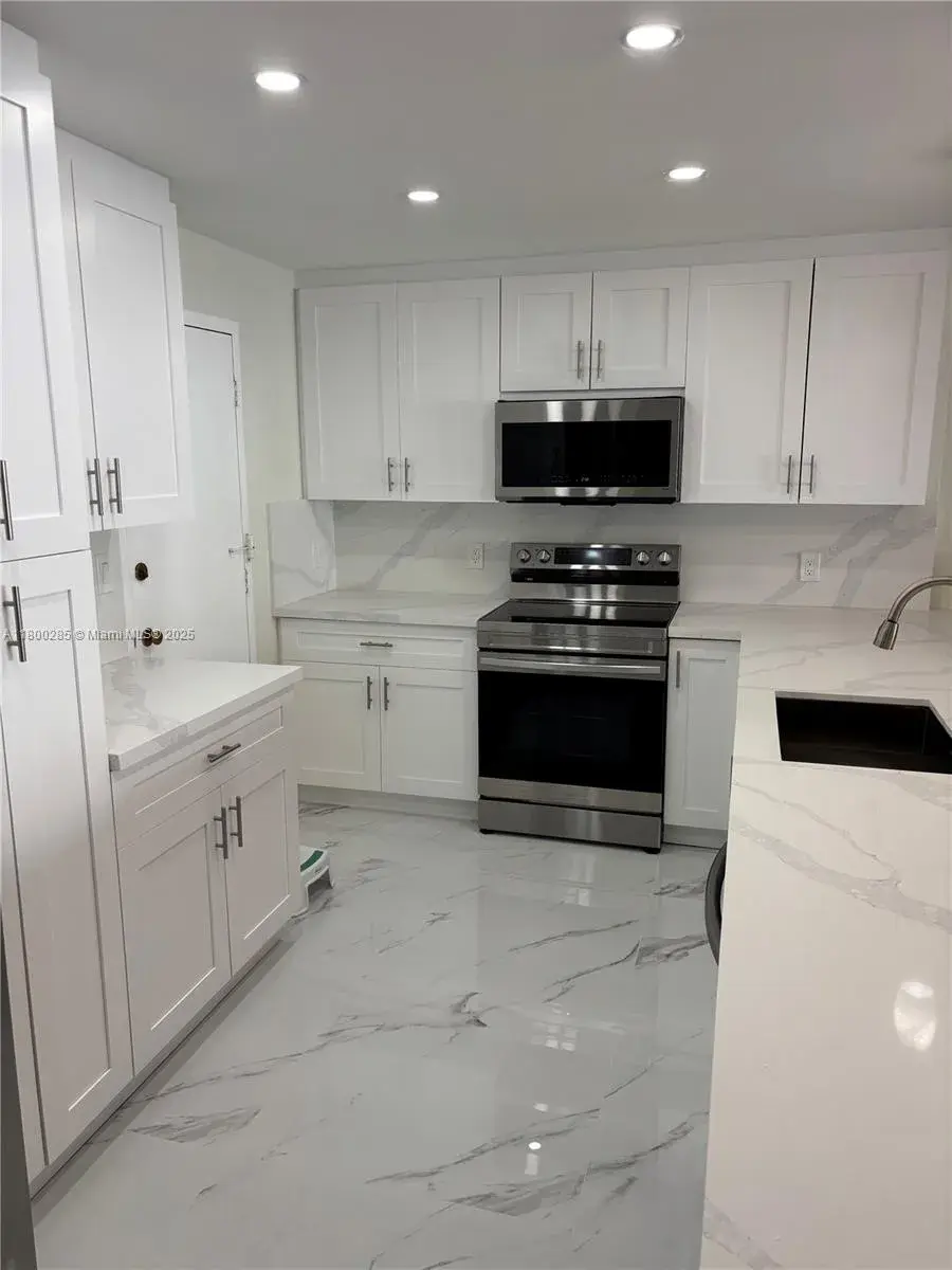 3800 S Ocean Dr # 1016, Hollywood FL 33019