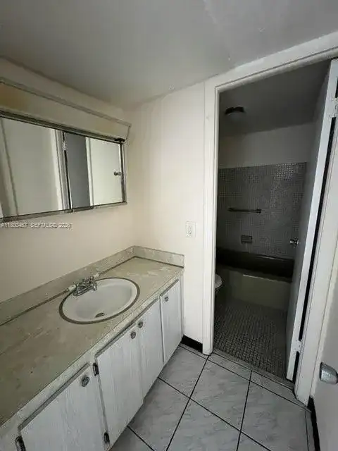 7125 Dickens Ave # 4, Miami Beach FL 33141 photo 5