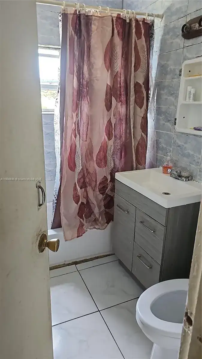 846 NW 114th St, Miami FL 33168 photo 2