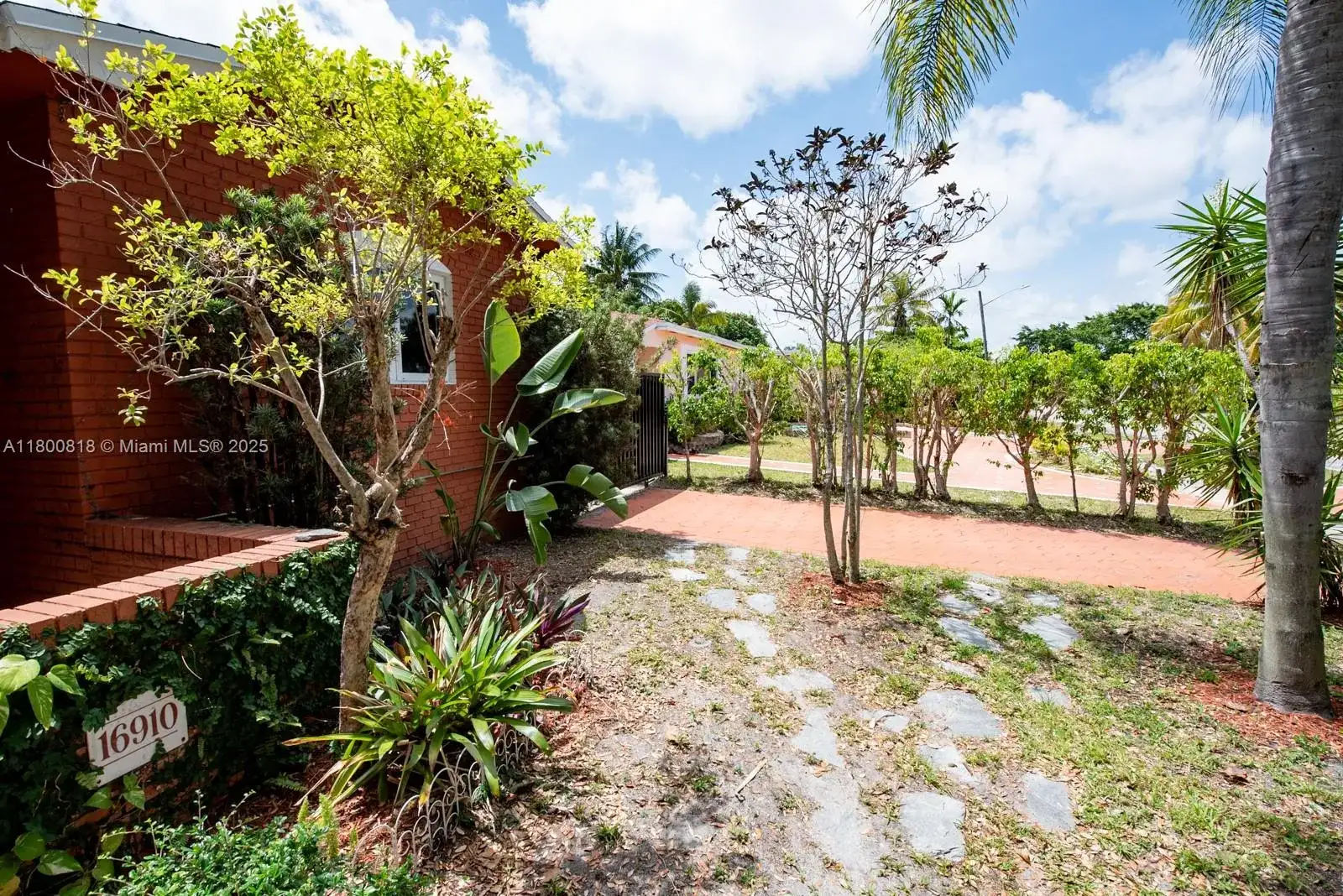 16910 NE 8th Ct, North Miami Beach FL 33162 photo 5
