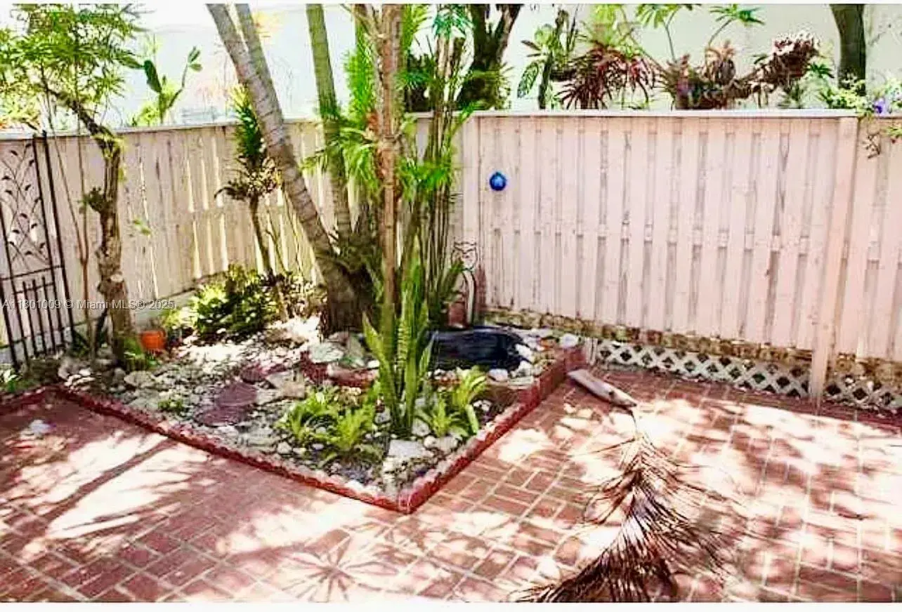 2058 Winners Cir, North Lauderdale FL 33068