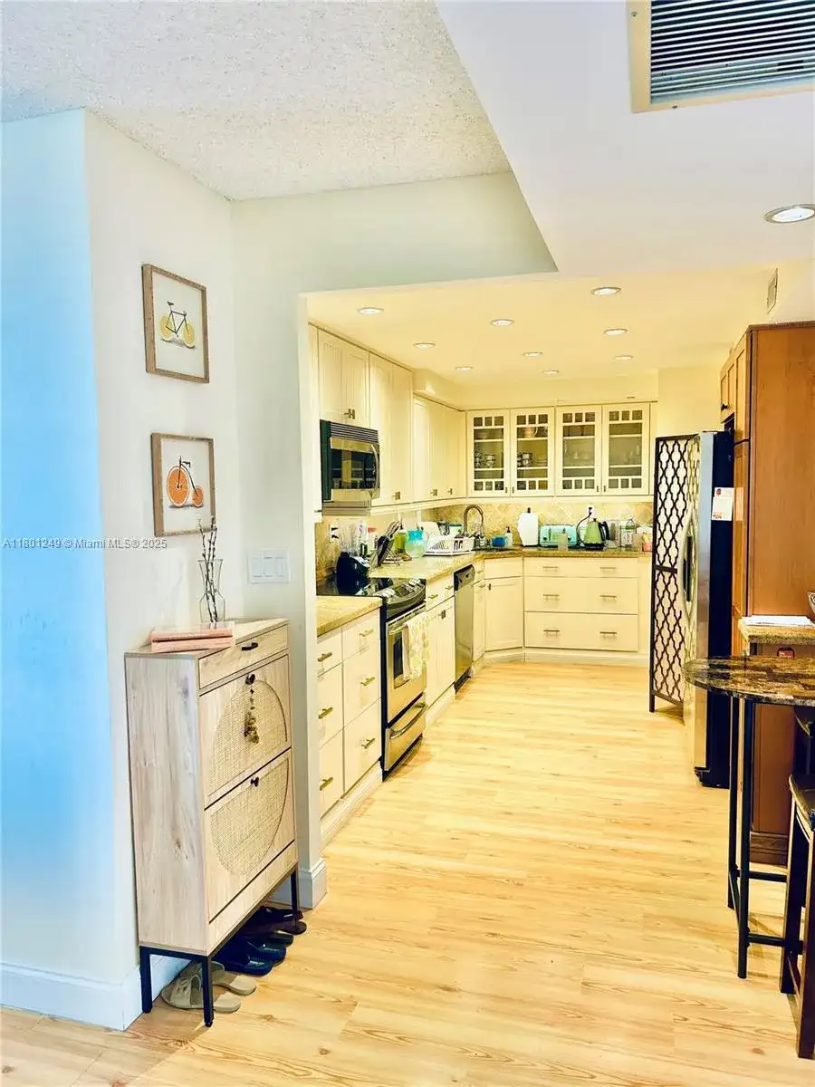 600 Three Islands Blvd # 905, Hallandale Beach FL 33009 photo 3