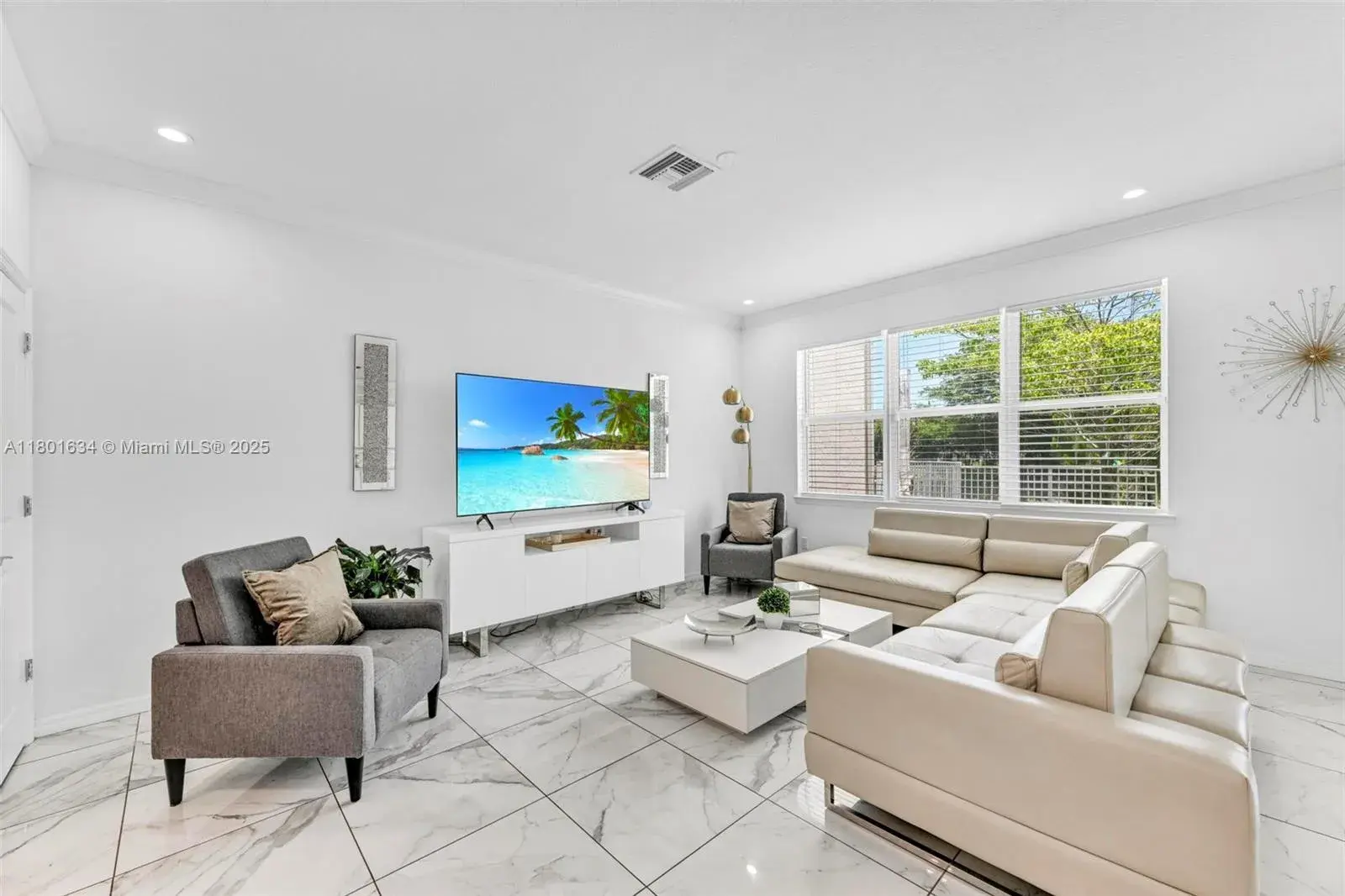 1083 Eucalyptus Dr, Hollywood FL 33021