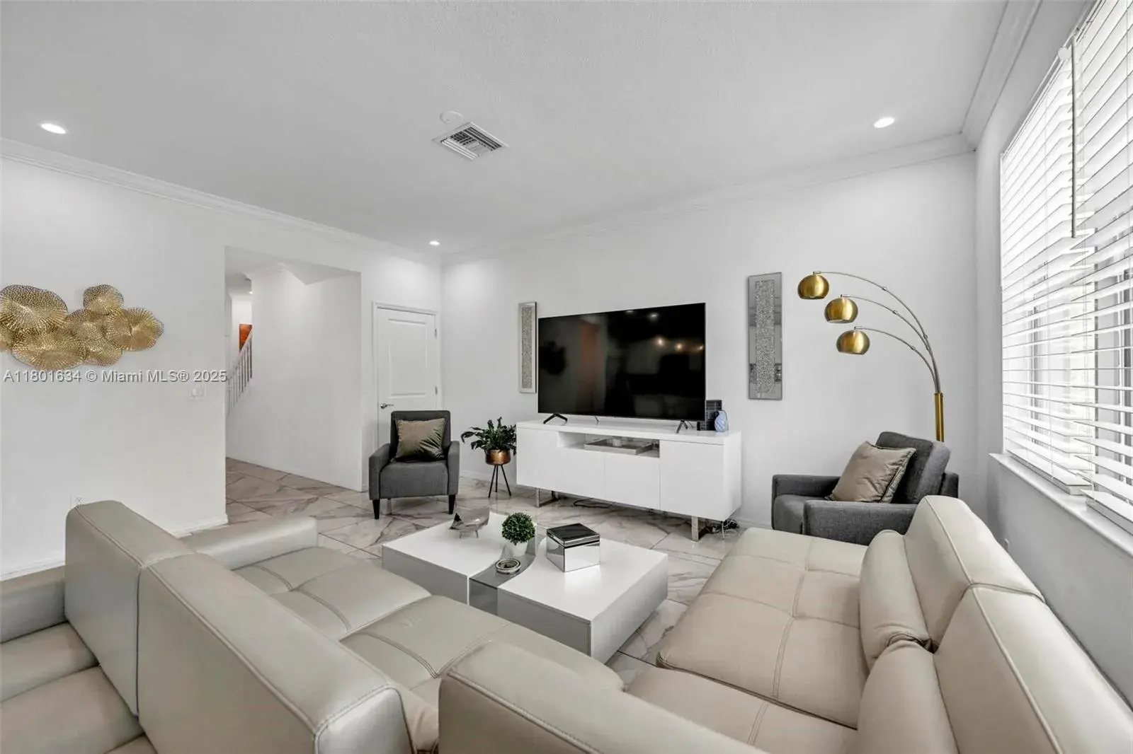 1083 Eucalyptus Dr, Hollywood FL 33021