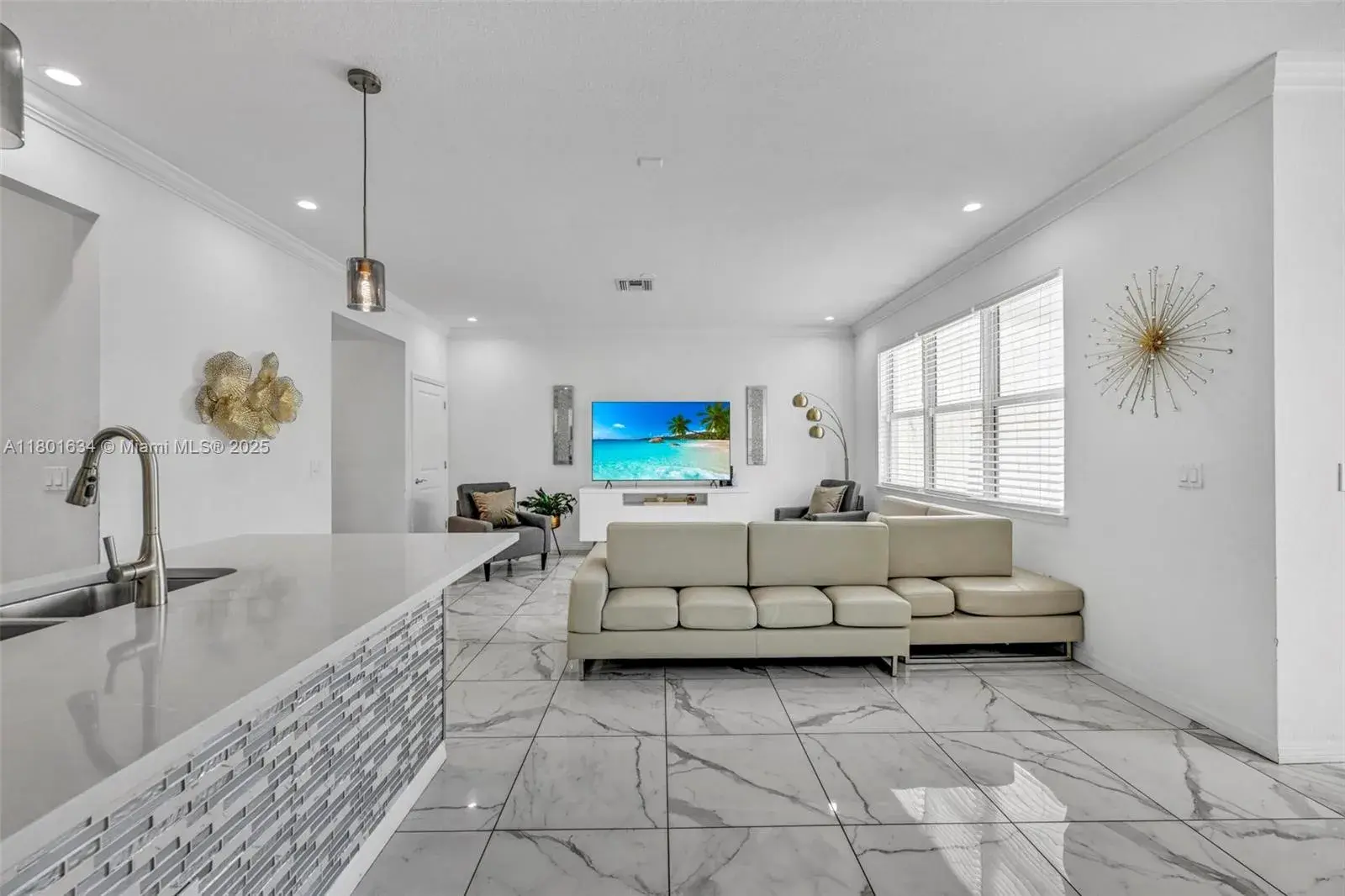 1083 Eucalyptus Dr, Hollywood FL 33021