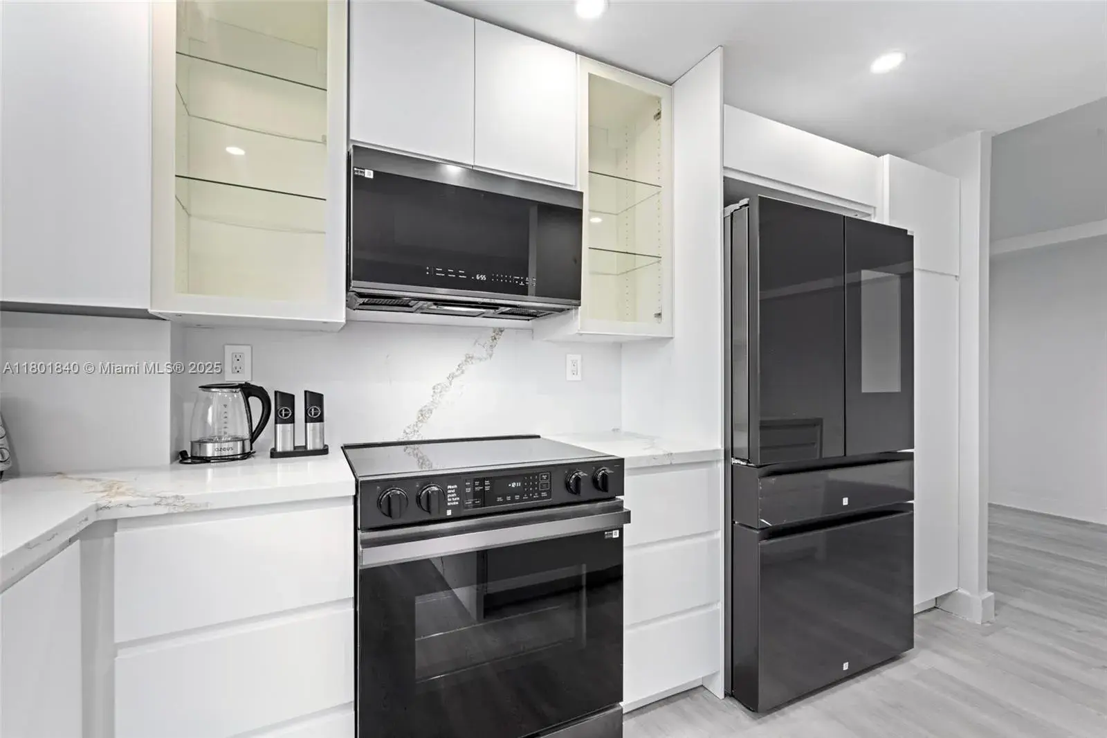 137 Golden Isles Dr # 305, Hallandale Beach FL 33009