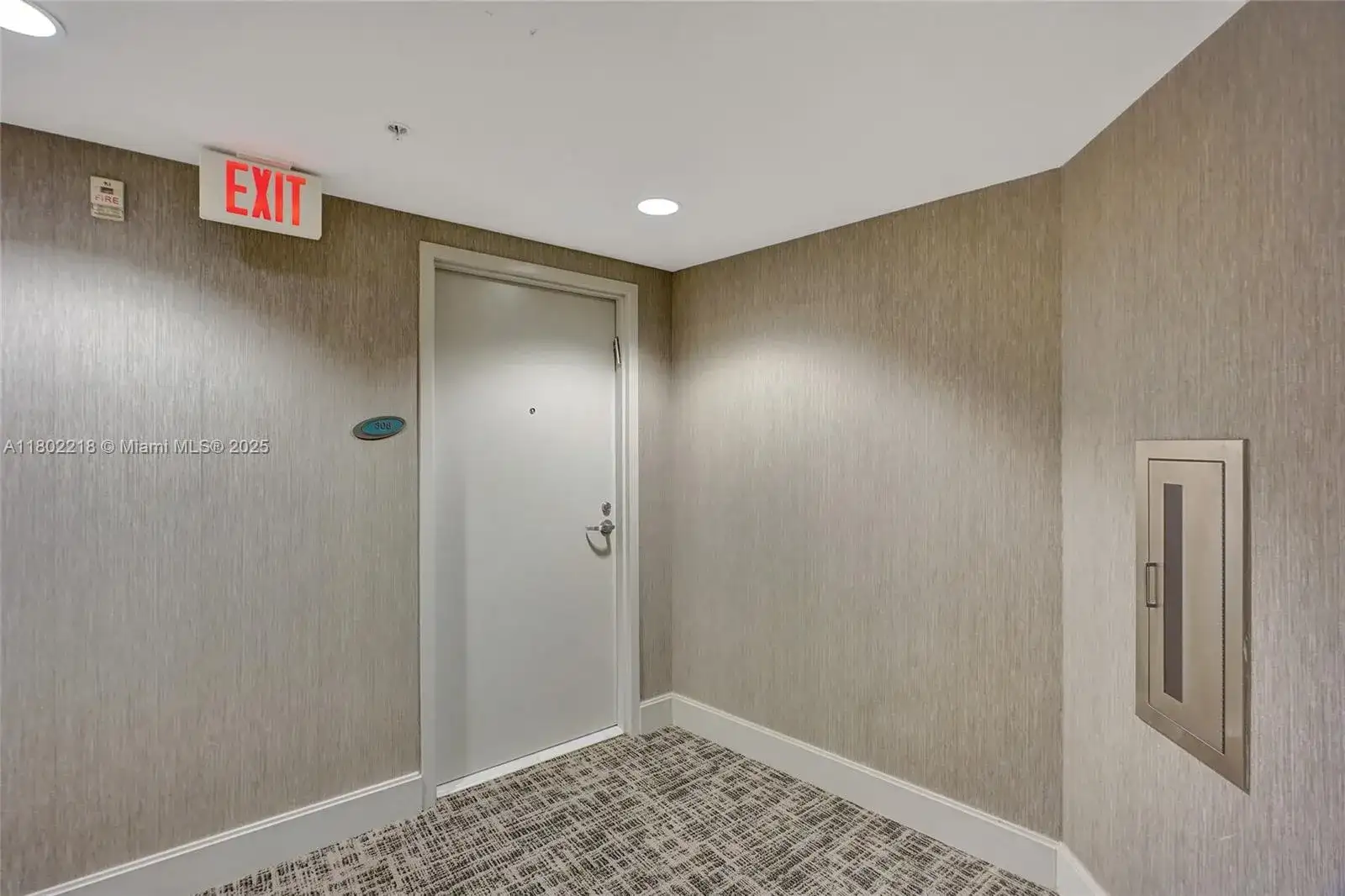 18201 Collins Ave, Sunny Isles Beach FL 33160 photo 2