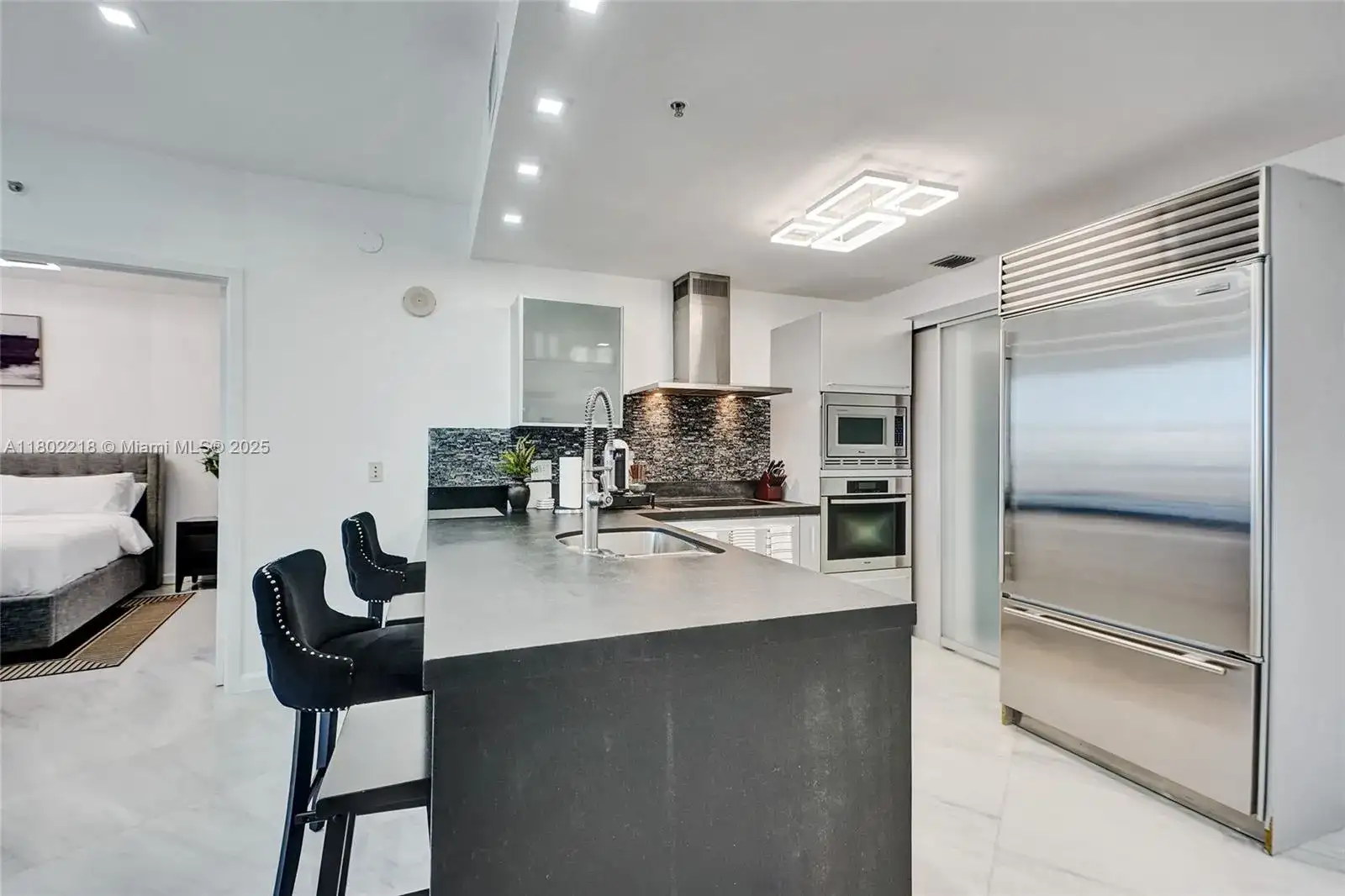 18201 Collins Ave, Sunny Isles Beach FL 33160 photo 5