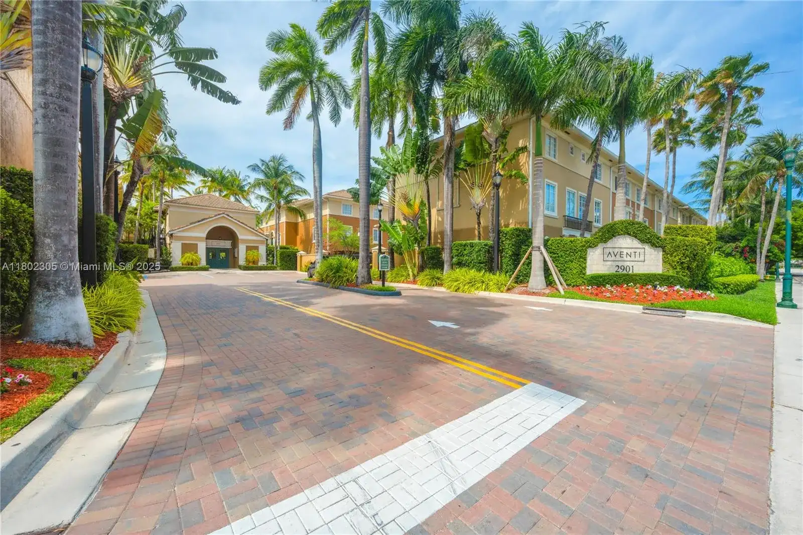 2845 NE 185th St # 907, Aventura FL 33180 photo 2