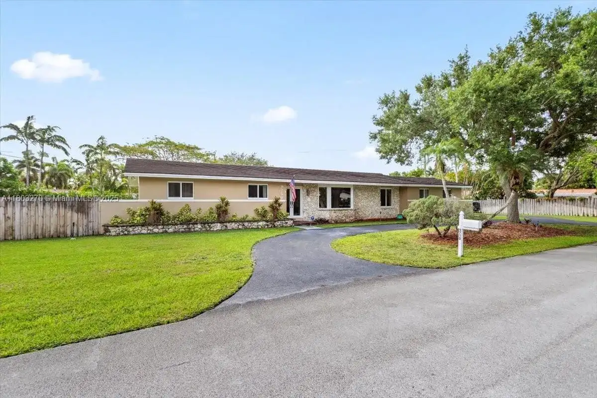 9750 SW 143rd Dr, Miami FL 33176 photo 2