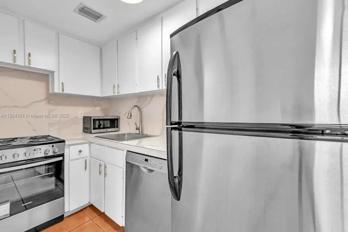 1218 Drexel Ave # 304, Miami Beach FL 33139
