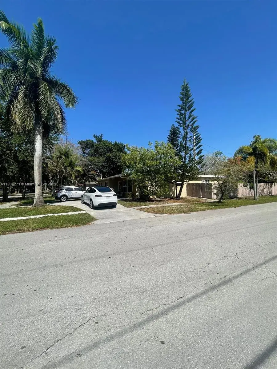 2724 Cleveland St, Hollywood FL 33020