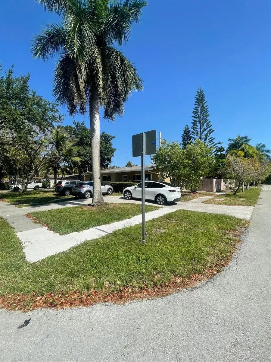 2724 Cleveland St, Hollywood FL 33020