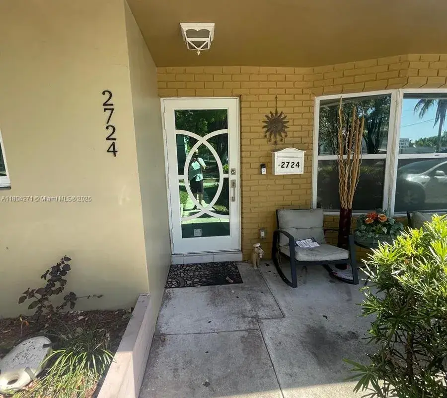 2724 Cleveland St, Hollywood FL 33020