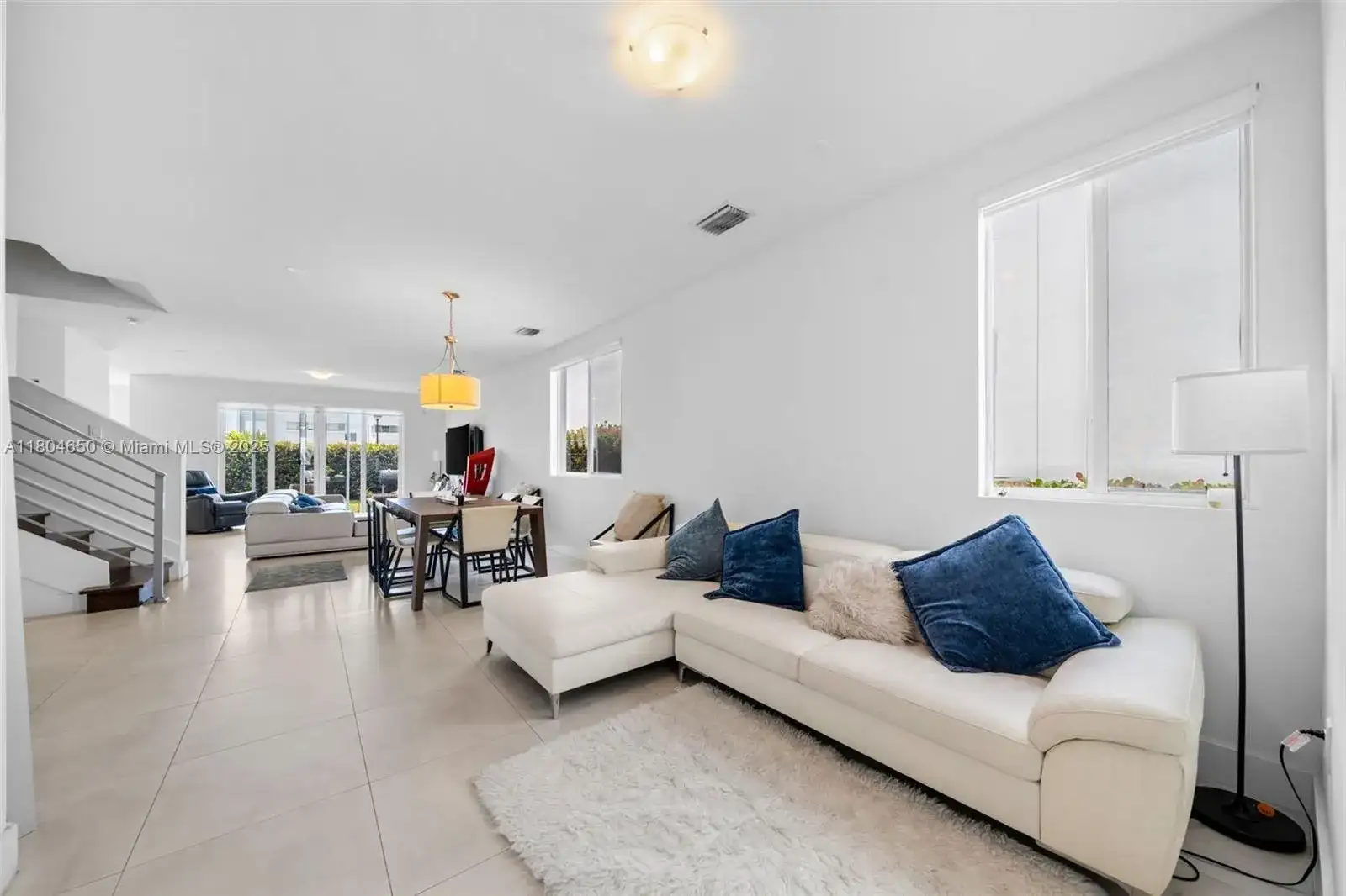 6746 NW 103rd Ave, Doral FL 33178 photo 3