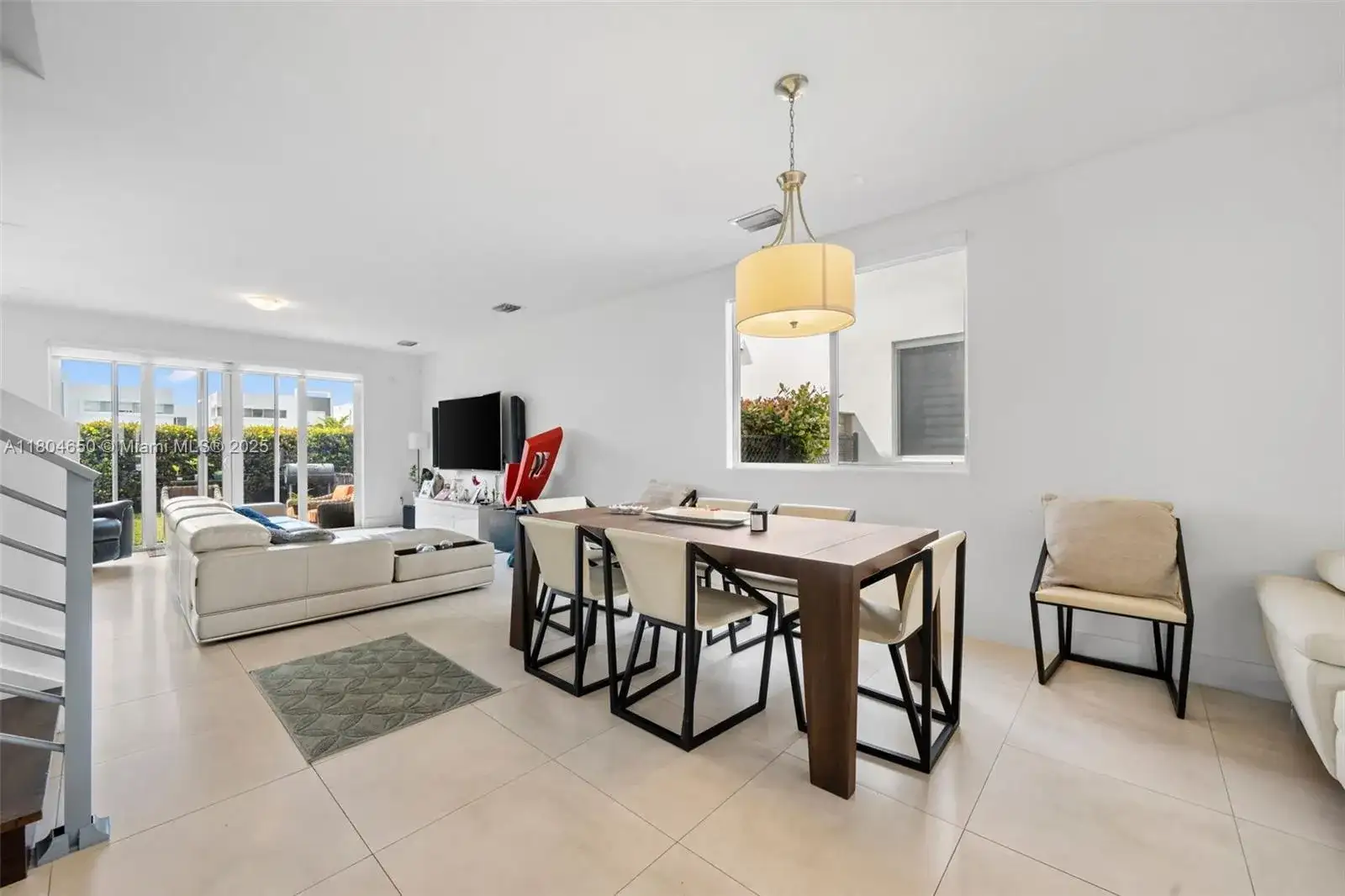 6746 NW 103rd Ave, Doral FL 33178 photo 4
