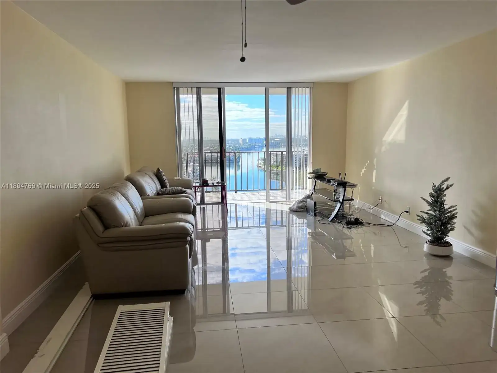 18151 NE 31st Ct # 1505, Aventura FL 33160 photo 3