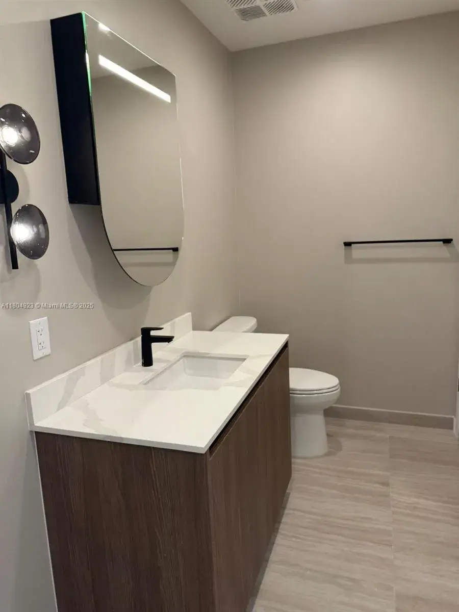 580 72, Miami Beach FL 33141