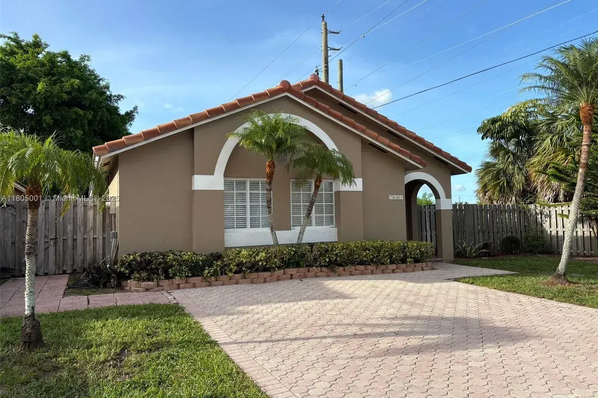 7601 NW 166th Ter, Hialeah FL 33015