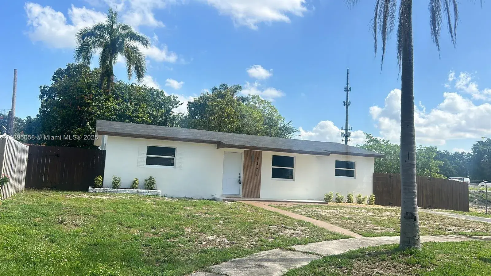 6271 Farragut St, Hollywood FL 33024