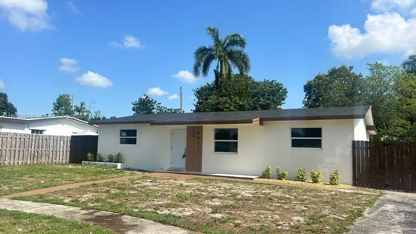 6271 Farragut St, Hollywood FL 33024