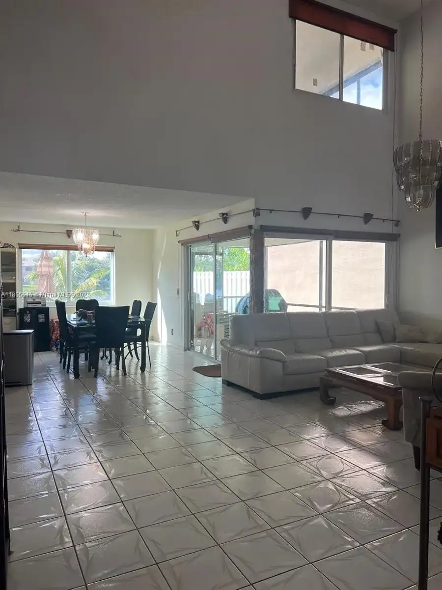 897 NW 97th Ave, Plantation FL 33324 photo 4