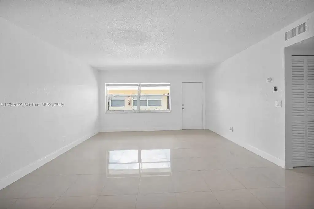 552 Kathy Ct, Margate FL 33068 photo 2