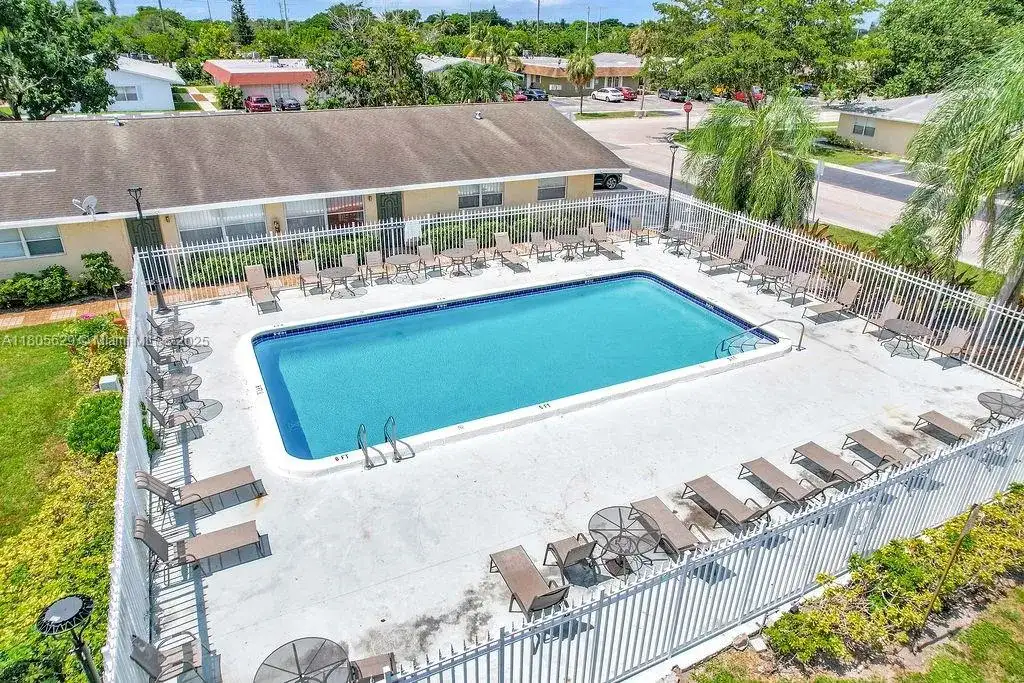 552 Kathy Ct, Margate FL 33068 photo 5