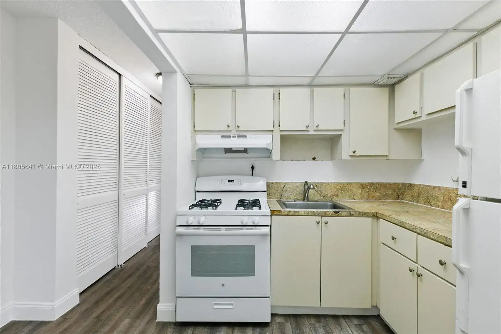 465 E 28th St # 16, Hialeah FL 33013 photo 2