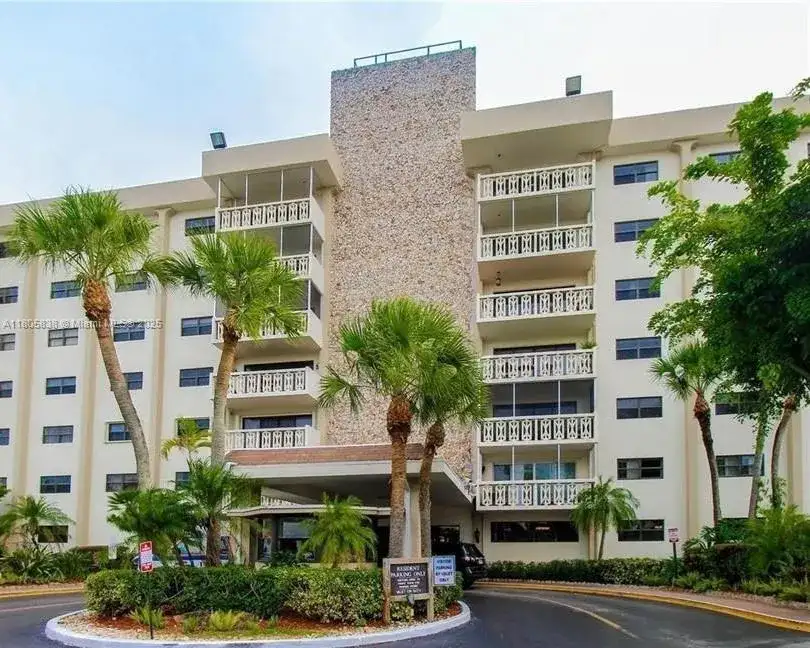 800 NE 195th St # 720, Miami FL 33179 photo 2