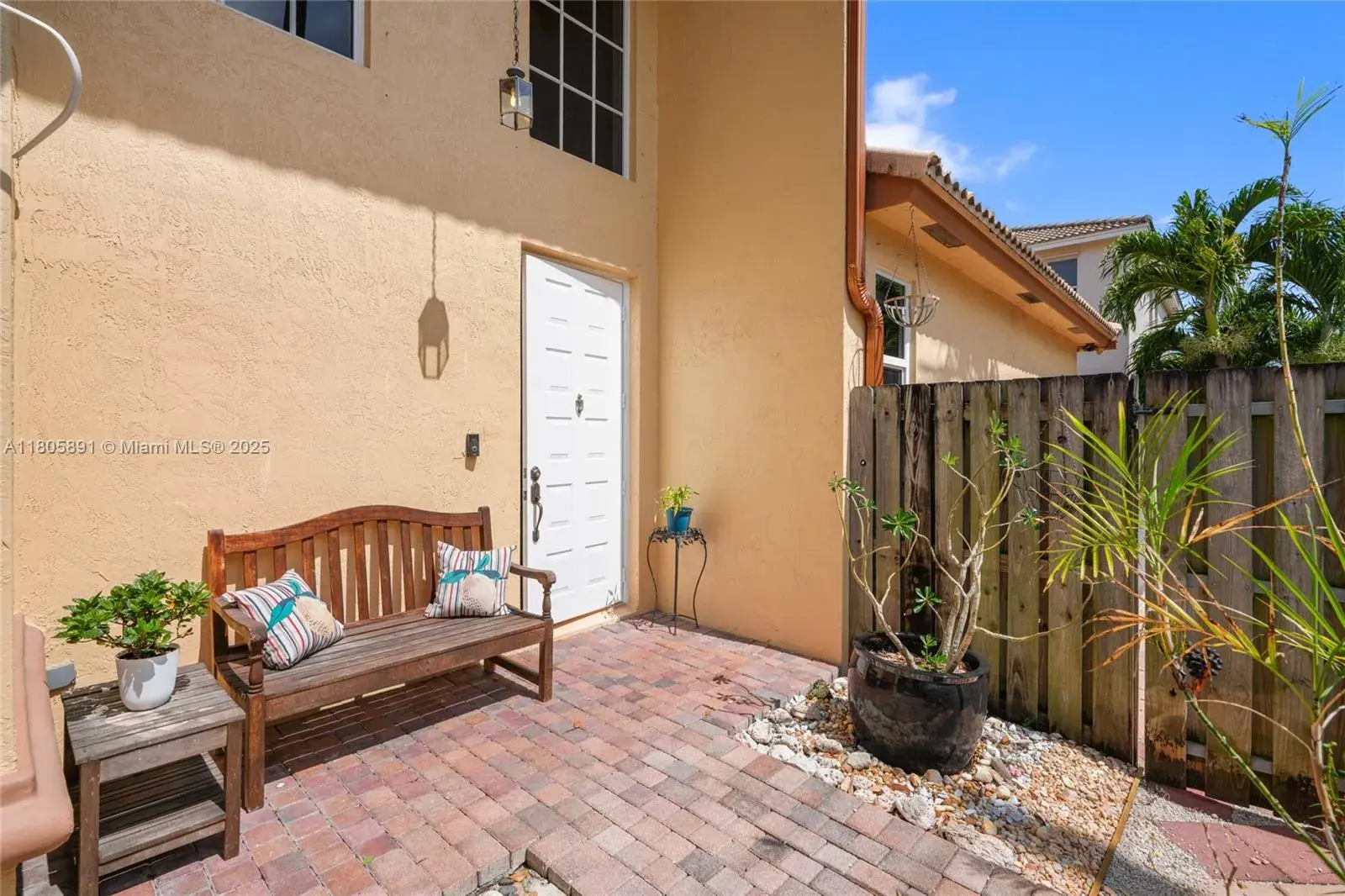 1282 Grant Ct, Hollywood FL 33019