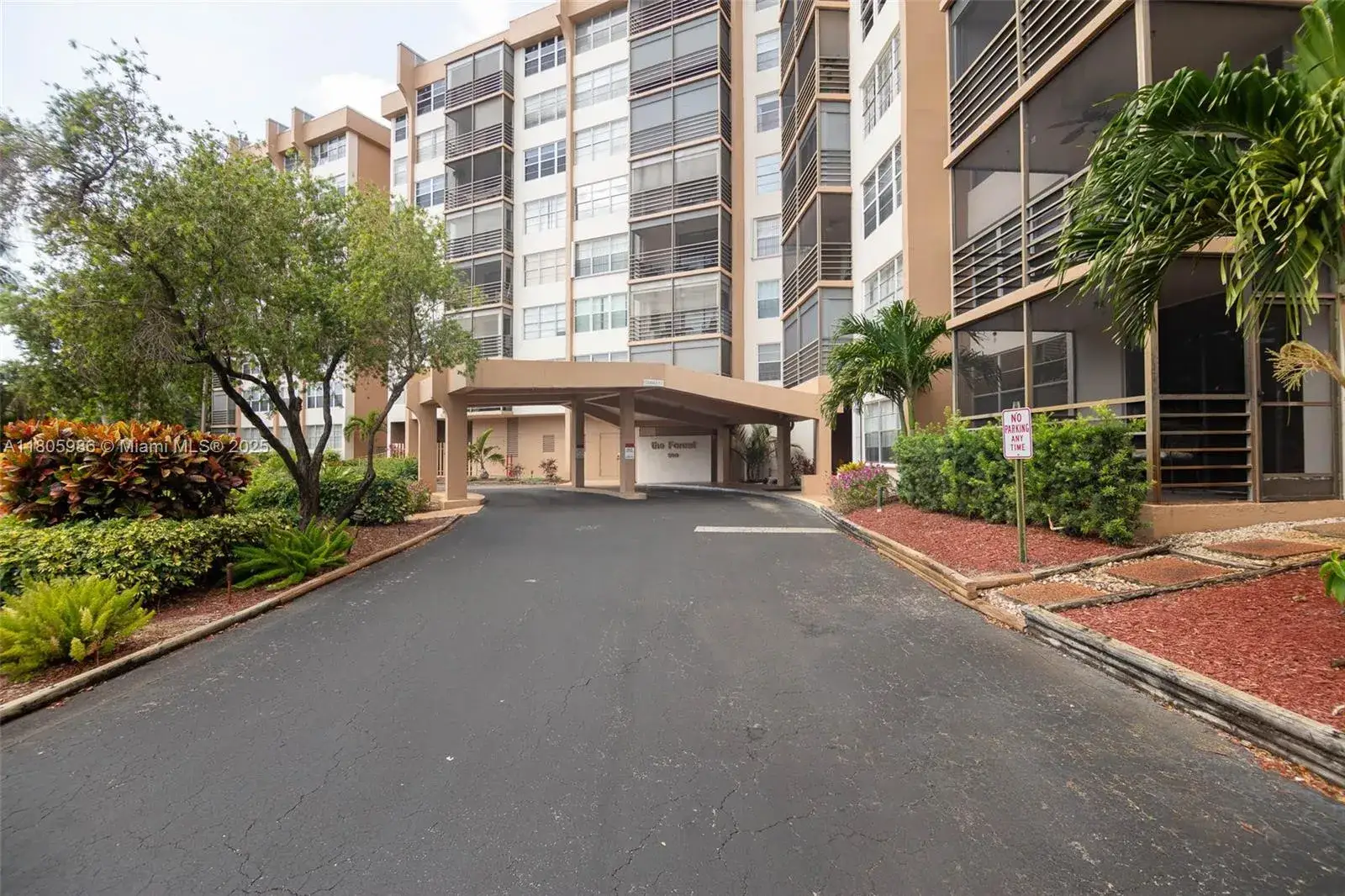 900 Saint Charles Pl # 616, Pembroke Pines FL 33026
