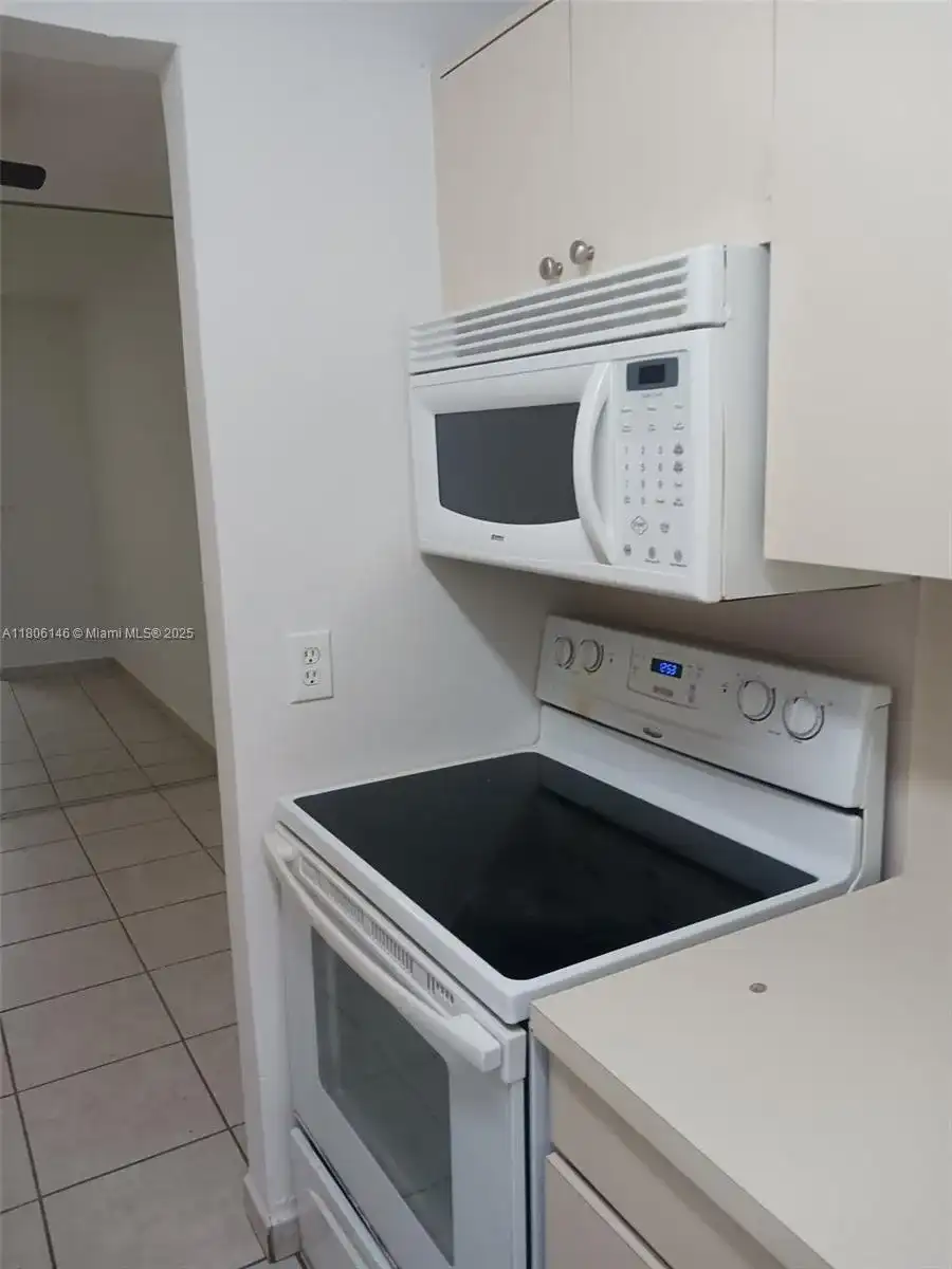 2700 NE 135th St # 30, North Miami FL 33181