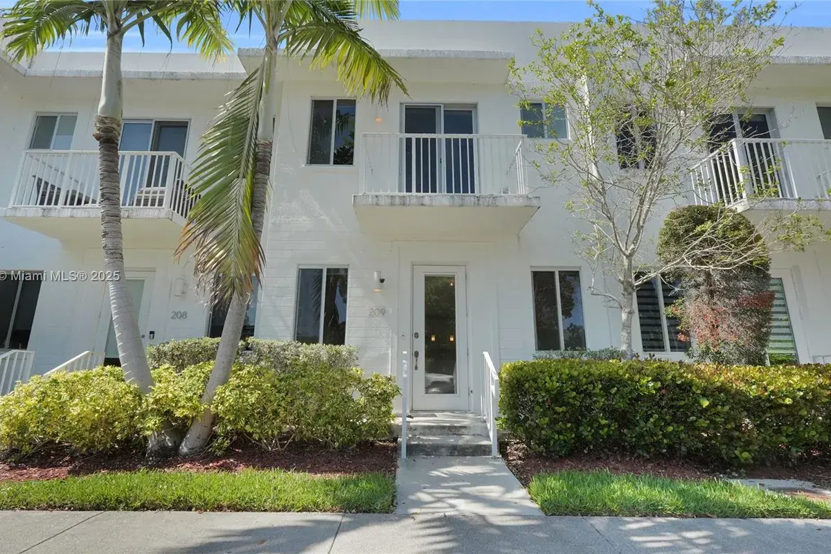 2621 NE 212th Ter # 209, Miami FL 33180
