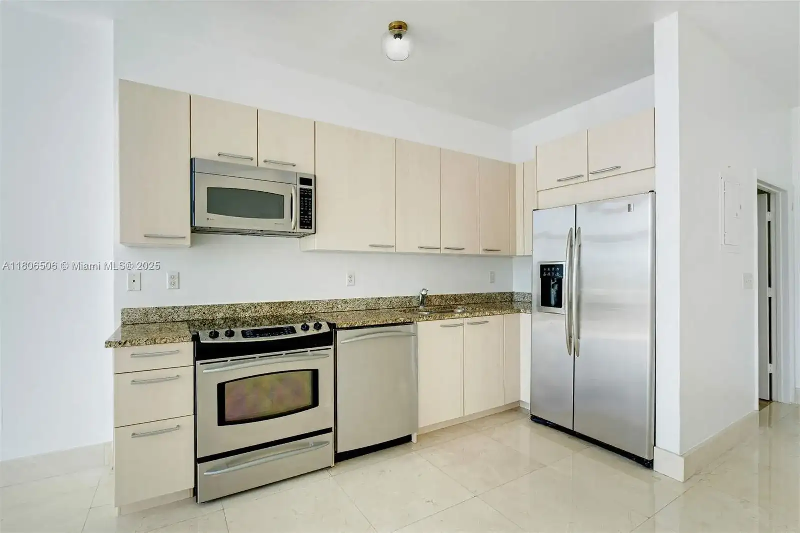 2001 Meridian Ave # 516, Miami Beach FL 33139 photo 4