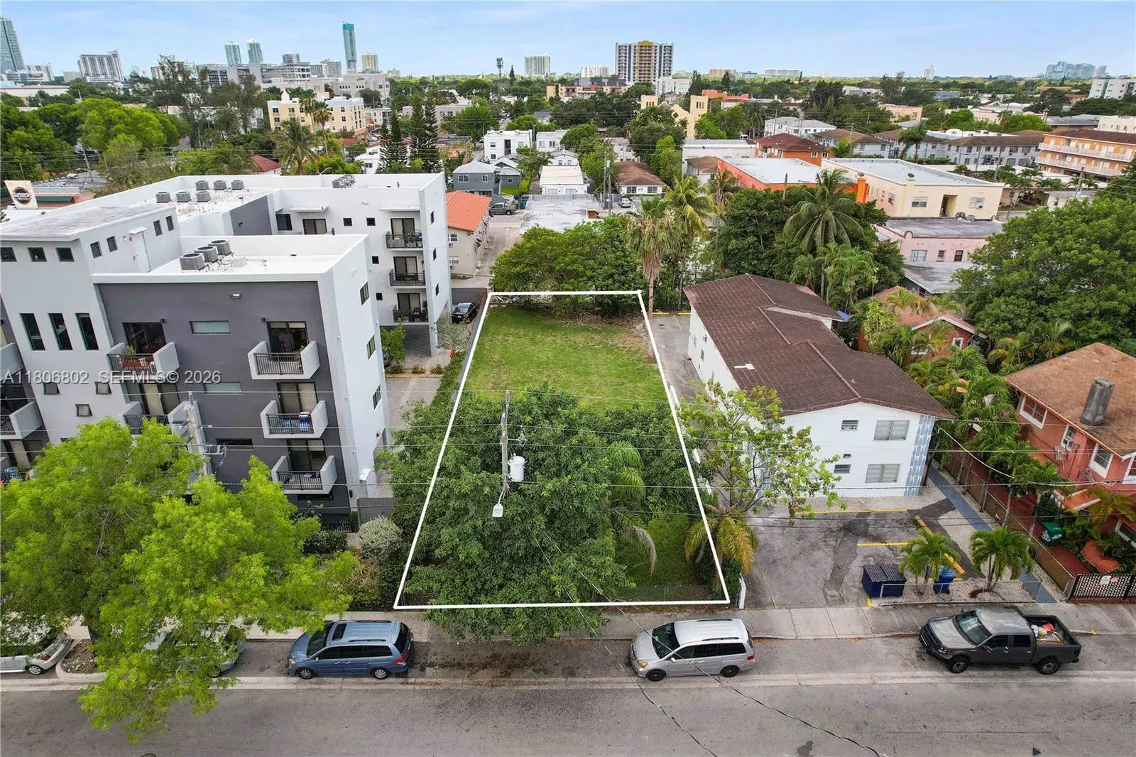 850 SW 2nd St, Miami FL 33130